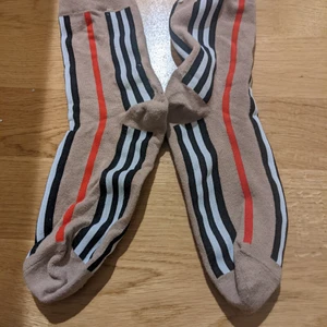 Burberry strumpor  - Testade en gång. Likadana som på bild men högre. Burberry 