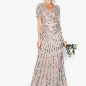 Maxiklänning från Zalando, storlek 38.  - Maxiklänning Zalando. Fraktkostnad tillkommer❤️ Fler bilder kan skickas vid önskemål. Använd endast 1 gång.