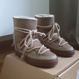 Inuikii vintersko beige - Helt nya inuikii skor, endast testade. Storlek 38, varma och sköna. Nypris 2600:-