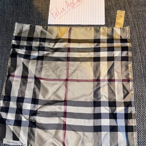 Burberry duk (liten) - Liten burberry duk i ca 40x40cm 