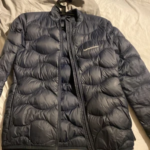 Peak performance  - Jacka i väldigt bra sick , storlek 160 