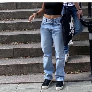 Lågmidjade jeans - Snygga Lågmidjade jeans aldrig använda. (Lånad bild)