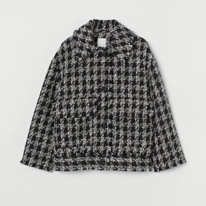 Hm jacka  - Säljer denna fina jacka. Säljer pga att jag nästintill aldrig använt den. 