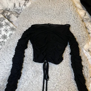 Festlig topp - Här är en topp åt de mer sexy/festliga hållet den är genomskinlig och passar både för folk som har storlek S och XS