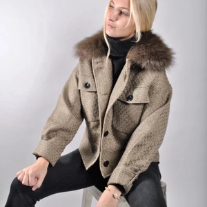 Meotine Charlie grön - Meotine Charlie jacket in green, size S/M. Completely new with tags on ❤️  Nypris 2800kr. PS: Jag är norsk och förstår svenska, men kommer svara på norska eller engelska.