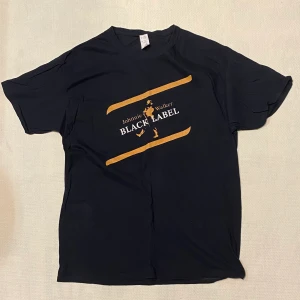 T-shirt - Svart T-shirt i storlek L