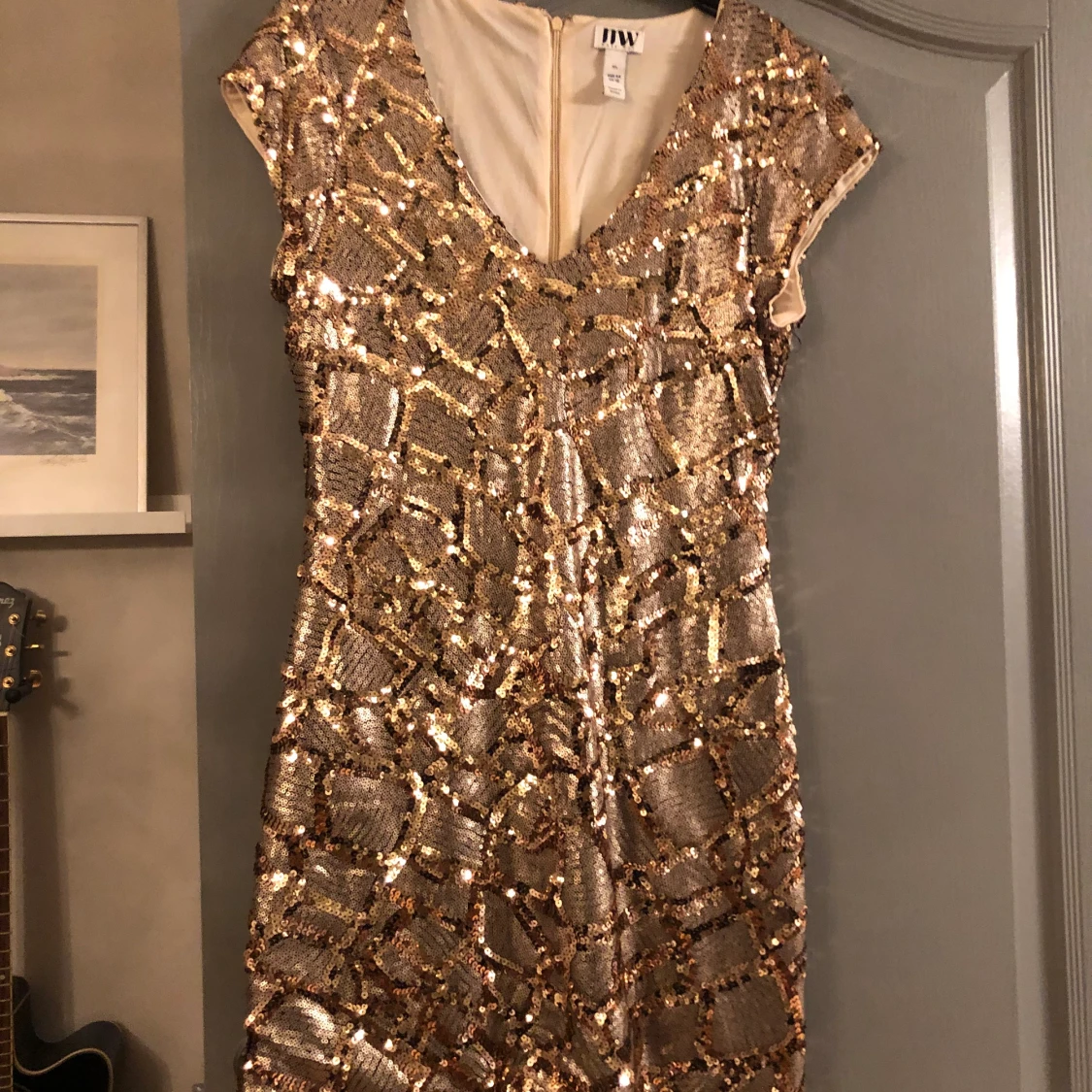 Nyårsklänning med guldpaljetter strl 42