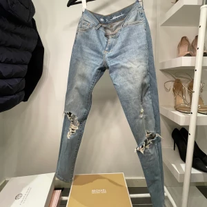 Byxor - Slitna jeans byxoe