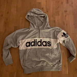 Adidas-hoodie strl S - Säljer min gråa gamla favorithoodie från Adidas i strl S. Kan mötas upp eller skicka!