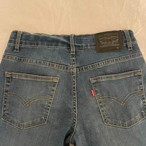 superfina levis jeans, köpta på zalando för 650, säljer då de är för små😁