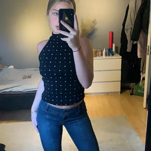 Linne - Säljer detta fina linnet från zara med nitar på då det inte kommer till användning. Storlek M. Skriv för fler bilder 