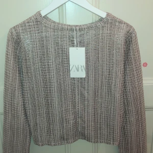 Zara tröja - Helt oanvänd.