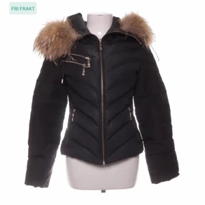 Hollies jacka Strl S - Säljer min hollies jacka i storlek S, äkta päls. Använd 1 vinter i 9/10 skick, fräsch jacka.