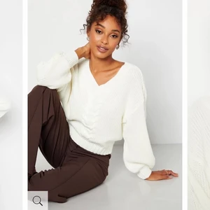 Lisi Knitted Sweater - stickad kofta - Säljer denna jättefina stickade koftan från Bubbleroom. Helt oanvänd med prislapp på. Det är bara att skriva i chatten för fler bilder :) originalpris: 429 kr. Säljer för 370 vid snabb affär. 