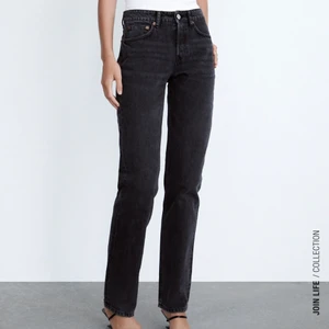 Zaras mid Rise jeans - Zara jeans i modellen mid Rise, säljer pågrund utav att de inte satt som jag ville fick de i julklapp så har endast testat de. Hann dock tyvärr att ta bort prislappen. Jeansen är i storlek 38 och är super bra i längd då jag är 175