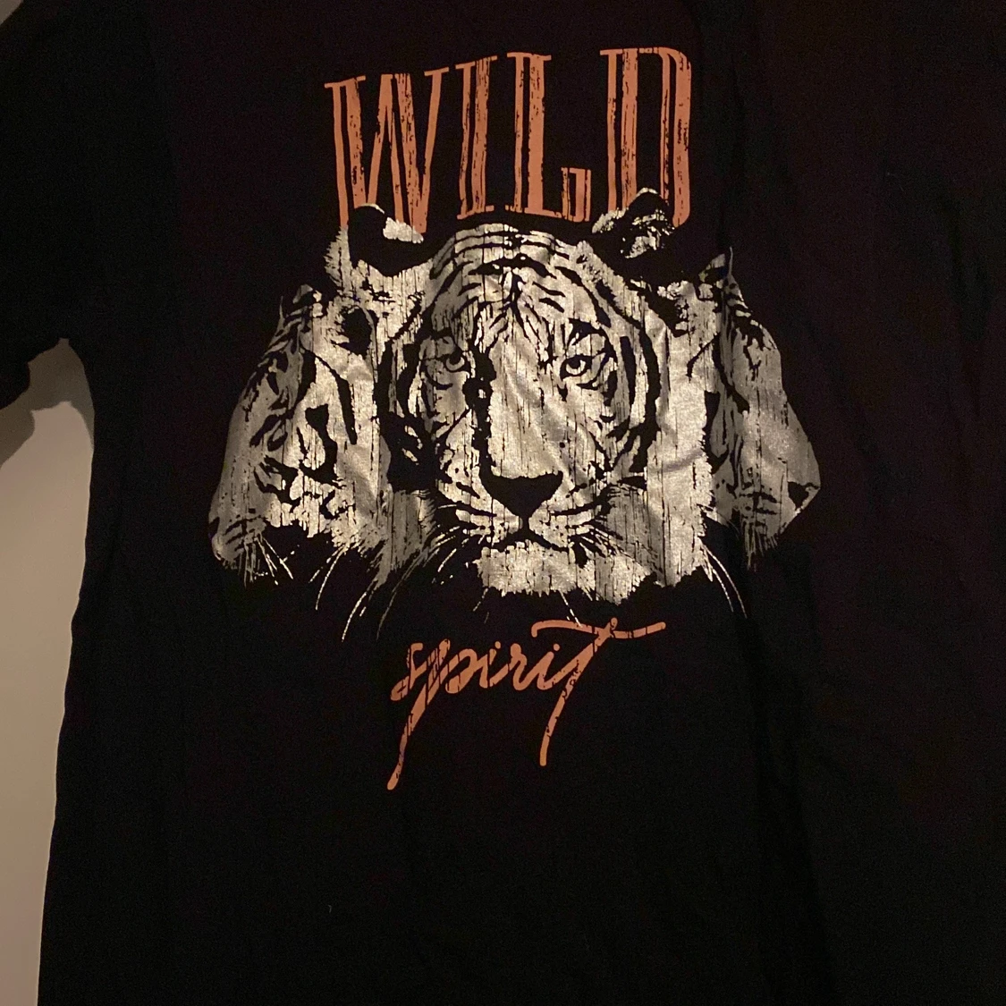 Svart t-shirt med tryck! Storlek 170 - 91