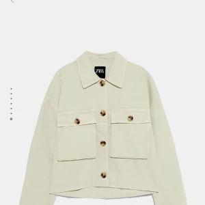 Jacka från Zara - Jenssjacka från Zara, använd en sommar - fint skick💗☺️