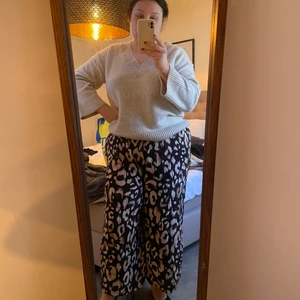 Leopard byxor  - Leopard byxor från Hm i st XL