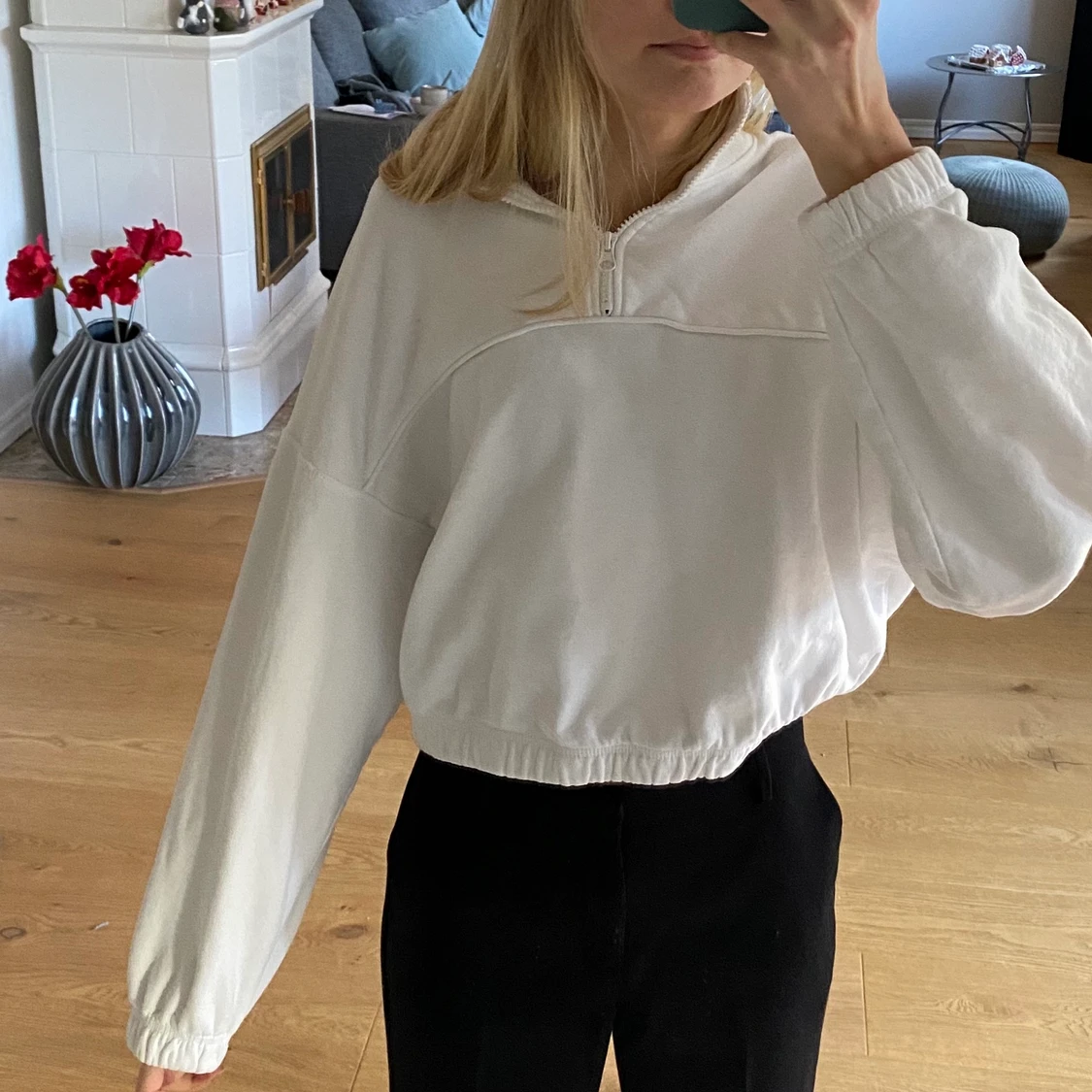 Vit tröja med dragkedja