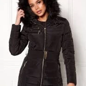 Vinterjacka  - Priset kan diskuteras! Den är i bra skick, knappt använd. Den håller värmen väldigt bra. Var inte rädd för att fråga något 🤗