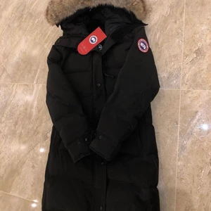 S-M - Hej jag söker en akut Canada Goose jacka för dam. Min storlek är M och passar S också . Söker en akut!! Jätte gärna skicka pm om ni har. 2000kr kan betala snabbaffär❤️