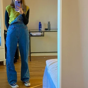 hängselbyxor  - snygga hängselbyxor inköpta på Beyond Retro för ett år sedan, i väldigt bra skick!