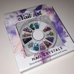 Pärlor - Fiqn nagel pärlor, men man kan använda dem till att sätta påtänderna. Jag köpte dem och hittade sedan att jag redan hade sådan. Har öppnat men endast kollat. Frakt står du för