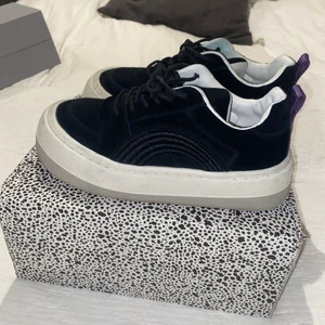 Eytys sonic - Modellen SONIC från eytys, stl 39, använda max 3 ggr💜 köparen står för frakt🙌🏼Hör av er vid intresse