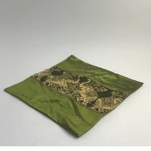 Kuddfodral - Grönt kuddfodral, 40kr+ frakt-66kr, kan tyvärr inte göra nått åt frakten vet att den kostar mer än själva varan😬 men får annars inga pengar själv utav det😗❤️