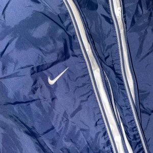 Nike byxor - Säljer dom pågrund av att jag får ingen användning av dem de är i barnstolen L så passar XS-S! Köparen står för frakt💞
