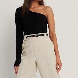 Ribbad topp - Ribbad topp från NA-KD, använd en gång. Strl xs 🌸