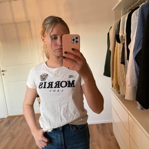 Morris Lady t-shirt  - Vit Morris lady tröja. Använd men som nyskick. 