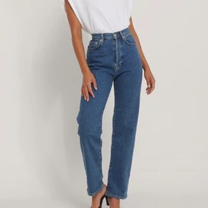 Jeans - Raka snygga slim jeans från nakd. Köpt på Sellpy men säljer då de inte kommer till användning längre. Nypris 399kr och säljer för 150kr. 