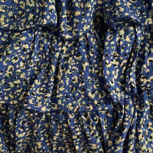 Somrig kjol från Studio 21 - En favoritkjol från Studio 21 på Raglady, originalpris 399kr. En aning glittrig och lagom puffig. Är i storlek S/M men funkar jättebra för mig som storlek XS med. 💙💚🤍💙💙💚🤍💙💙💚🤍💙💚