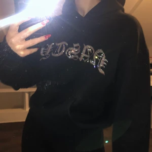 Hidden Cult hoodie - Hidden cult hoodie med strass text ”Nasty” i svart, Storlek M. 