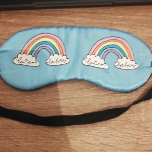 Mask  - En jätte gullig sovmask med regnbågar på är jätte skön och ha på sig 
