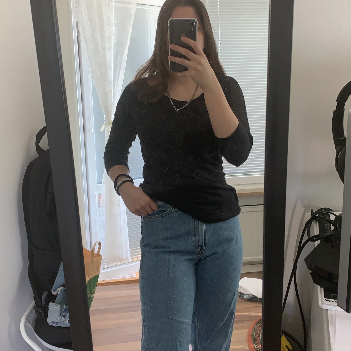 Basically svart tröja