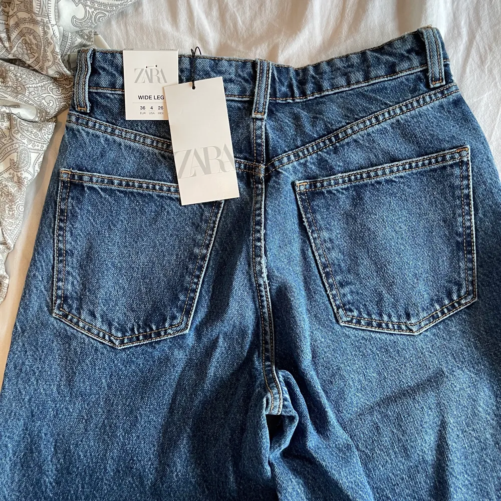 Jeans från zara☺️ Sprillans nya och aldrig använda med prislappen kvar!. Jeans & Byxor.