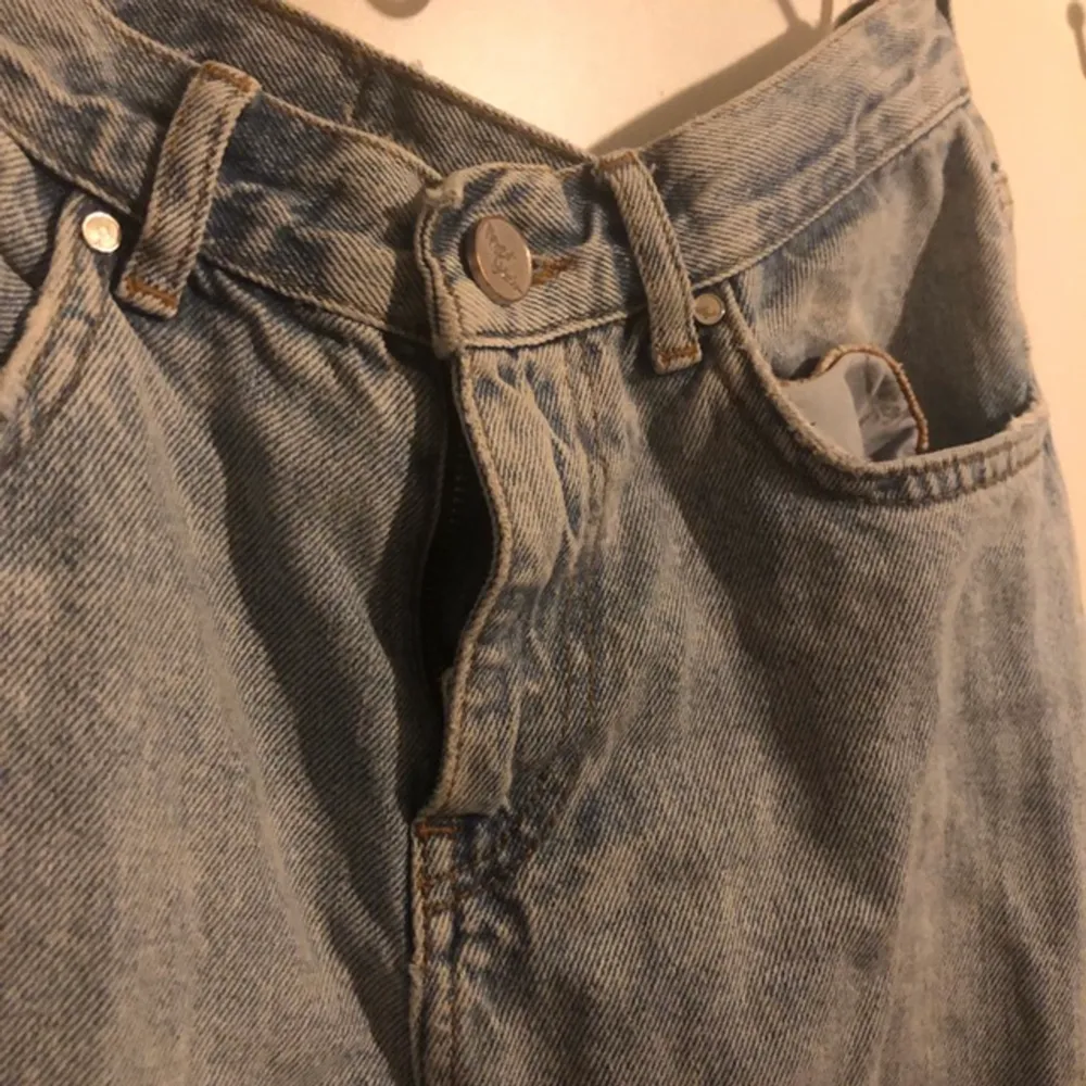 Ljusblå mom-jeans med hög midja!. Jeans & Byxor.
