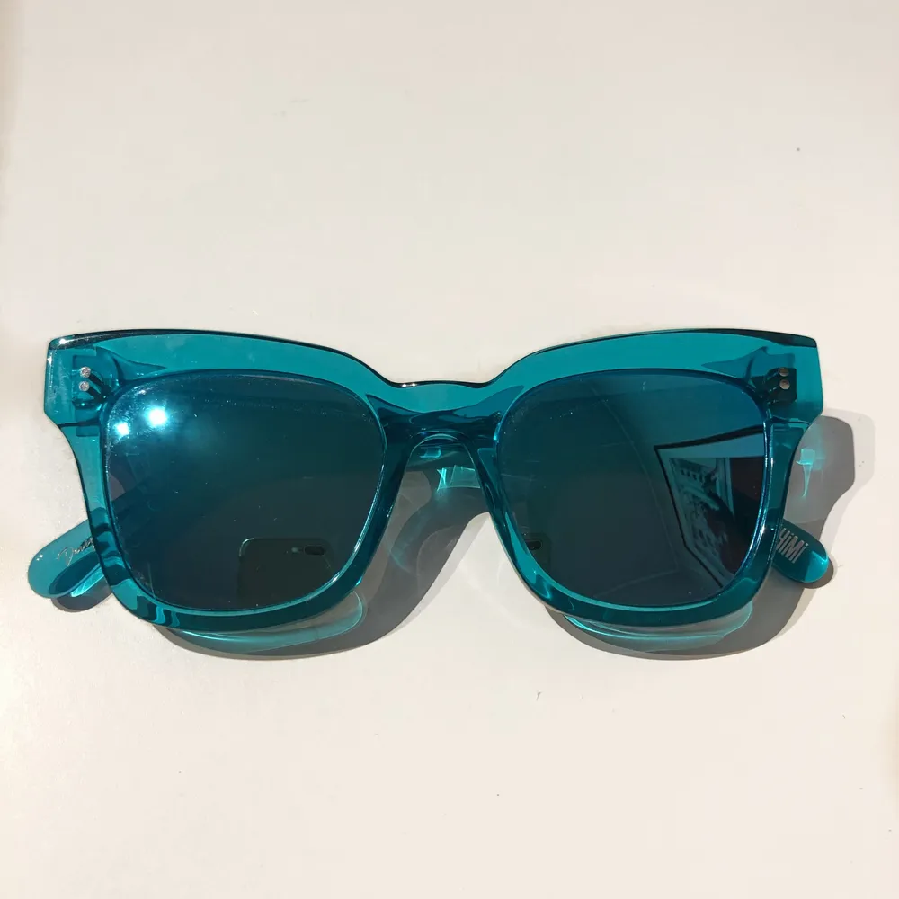 Chimi solglasögon i färgen Aqua, modell #005 med spegelglas från utgången core collection. De är i nyskick, använt ett fåtal gånger💥❣️. Accessoarer.