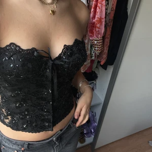 Korsetttop - Korsetttopp ifrån H&m, Storlek XS,  stretchig så passar mig som har S. Fint skick. 180 + frakt.