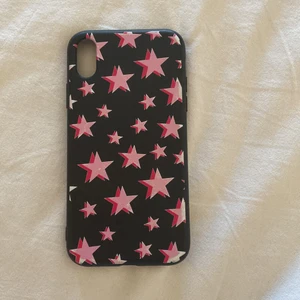 Ett fint skal! Till XR - Ett skal från shein, använt ett par gånger men är fortfarande bra skick! Skalet är för iPhone XR! Lite lite småskador på skalet men det syns knappt! 