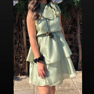 Klänning  - Klänning från Gina Tricot! 💚 Storlek 36. Endast använd en gång och är i fint skick. Säljer för 250kr + frakt. Betalning sker via swish. 