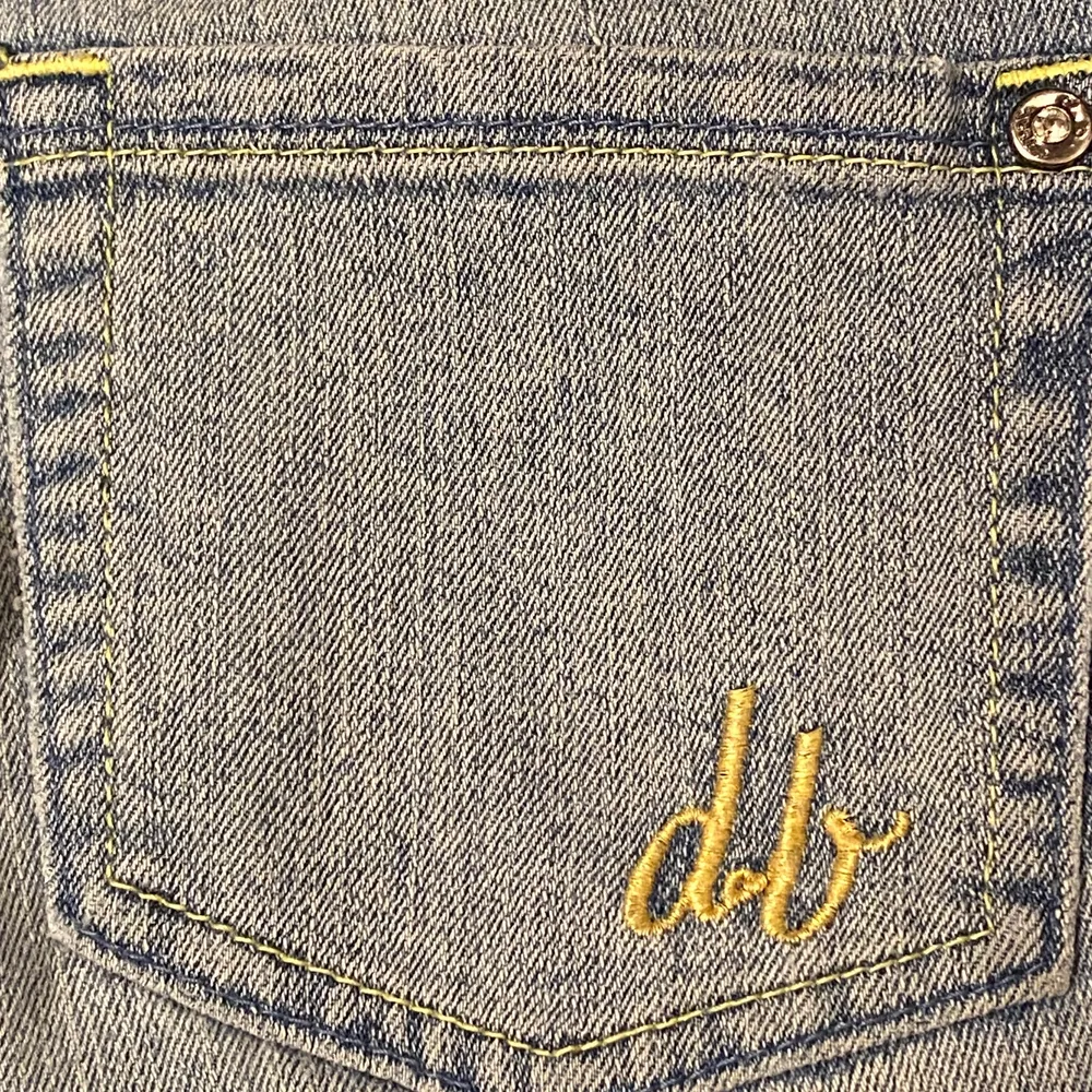 Skinny fit jeans från D.brand, köparen står för frakten! Insöm: 77cm midja: 38cm  yttersöm: 97cm. Jeans & Byxor.