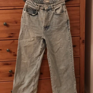 Super snygga jeans från Gina tricot! - Super snygga Jens från Gina tricot, stl 38. Knappt använda. Fråga på om det är några funderingar!