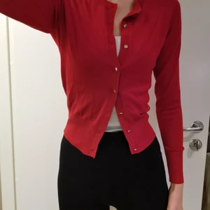 Kofta med knappar  - Helt nya aldrig använd kofta från lindex, 