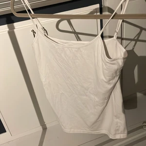 Vitt linne - Vanligt vitt linne, testat nån gång men aldrig använt. Vid enventuella frågor kan ni antingen skriva i kommentarerna på detta inlägg eller skriva i privat i chatten 