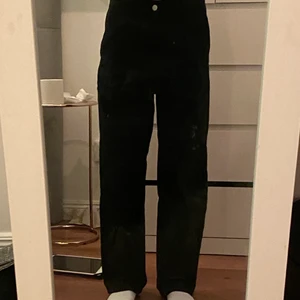 carhartt jeans - straight jens från carhartt som aldrig kommit till användning. sitter bra på mig som är 163cm, lite baggy.