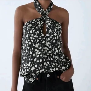 Zara topp - Säljer denna slutsålda topp från zara❤️ Väldigt bra skick, som ny