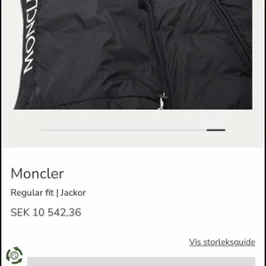 Moncler jacka Storlek M - Säljer denna fina jackan som är helt ny och bara användes 1 gång och det var när jag testade den. Den funkar för både killar och tjejer. Finns inga defekter alls då den är helt ny (nypriset 10.500kr) säljer den helst för 6000:- men pris kan diskuteras. Skriv privat för fler bilder.